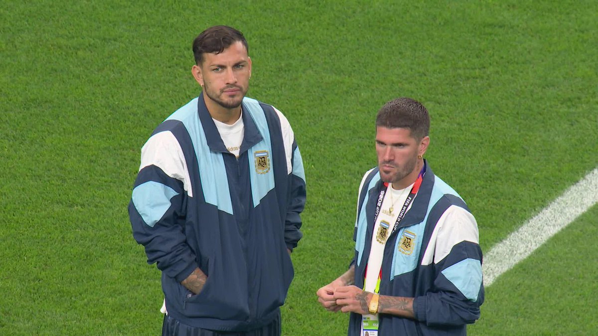 🍬🇦🇷Las costumbres se respetan, #Paredes y #DePaul con sus CARAMELOS como en cada previa de partido de la Selección #Argentina.