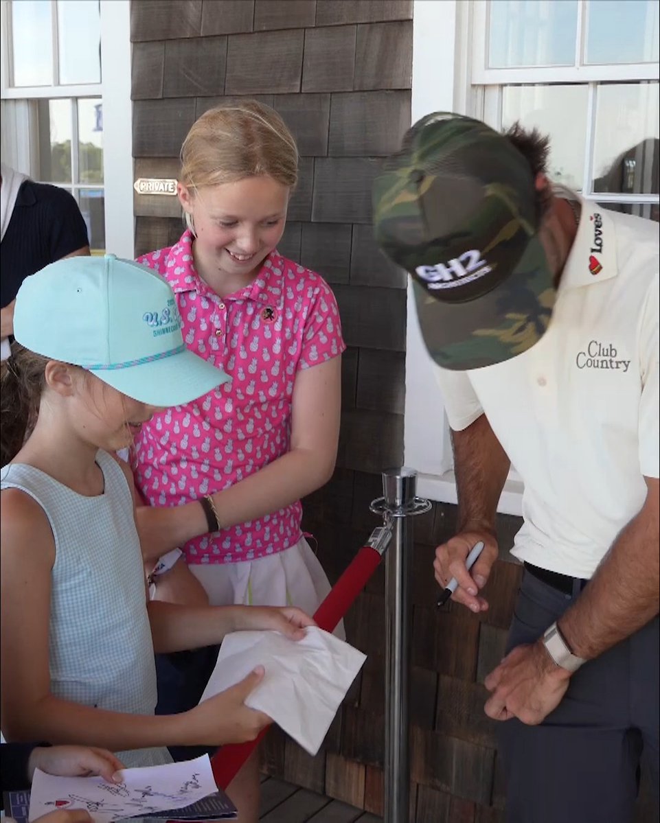 Ryder Cowan is one of the people 🤝 After earning low amateur honors at Shinnecock Hills, 21-year-old Ryder Cowan (Oklahoma Golf) took time to make a lasting impact off the course, signing autographs, wishing his Dad a Happy Father's Day, and even gifting the ball he used to finish the U.S. Open to a young fan ❤️