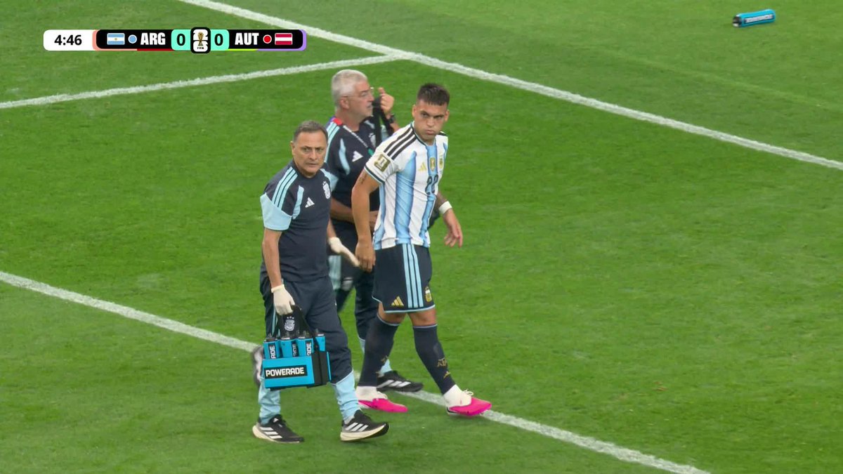 MESSI MISSES FROM THE SPOT 😮😮 #FIFAWorldCup