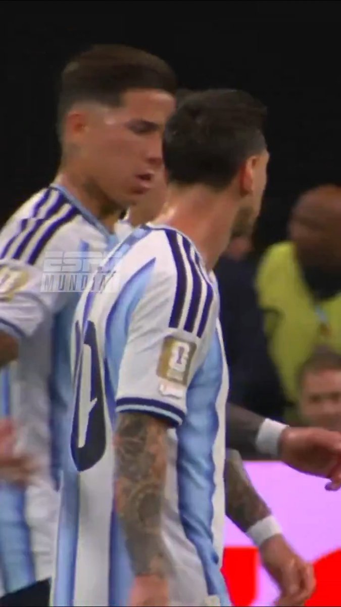 La arenga de sus compañeros a Leo. ❤️🇦🇷