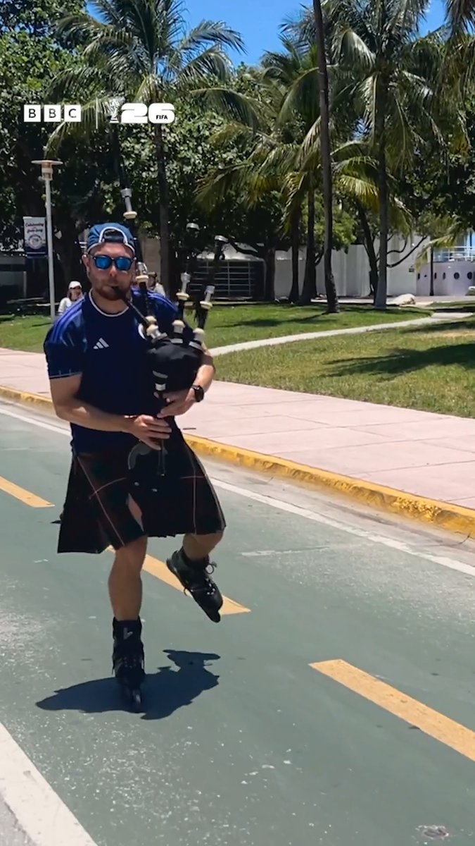 Bagpiper rollerblades through Miami 🤣🏴 #BBCFootball #FifaWorldCup