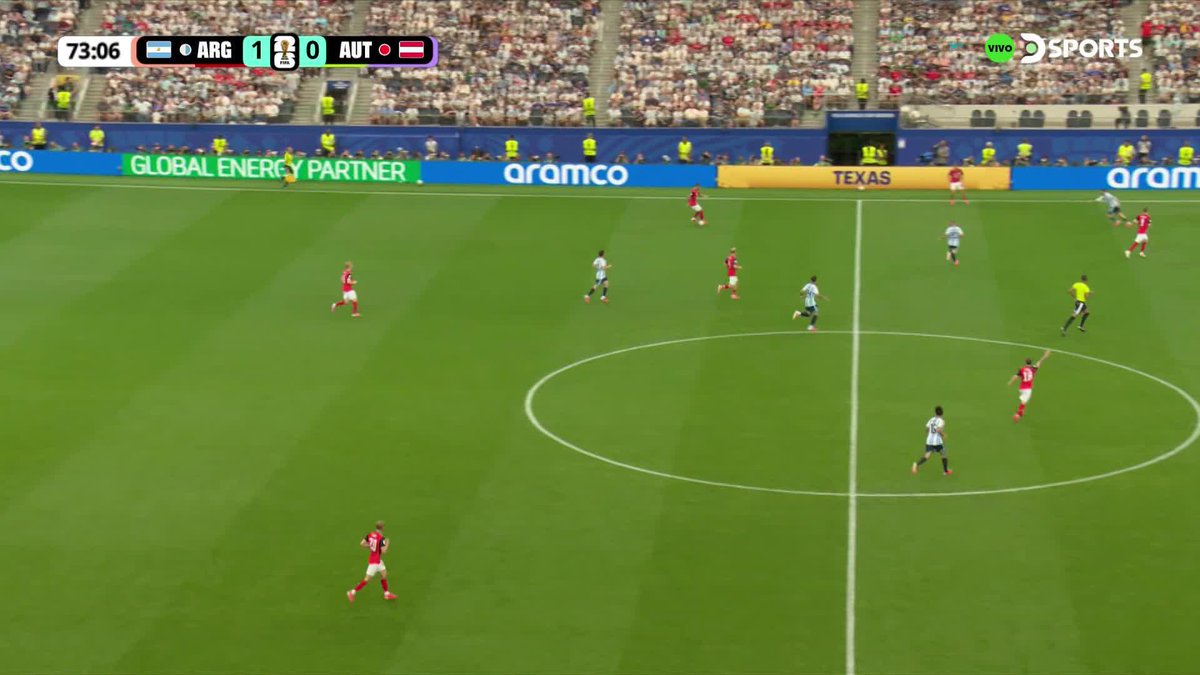 🇦🇷1️⃣⚽️0️⃣🇦🇹 | GRUPO J | MUNDIAL 2026: Tras el córner ejecutado por Messi, el mediocampista del Atlético de Madrid estuvo cerca de convertir el 2 a 0 para Argentina.