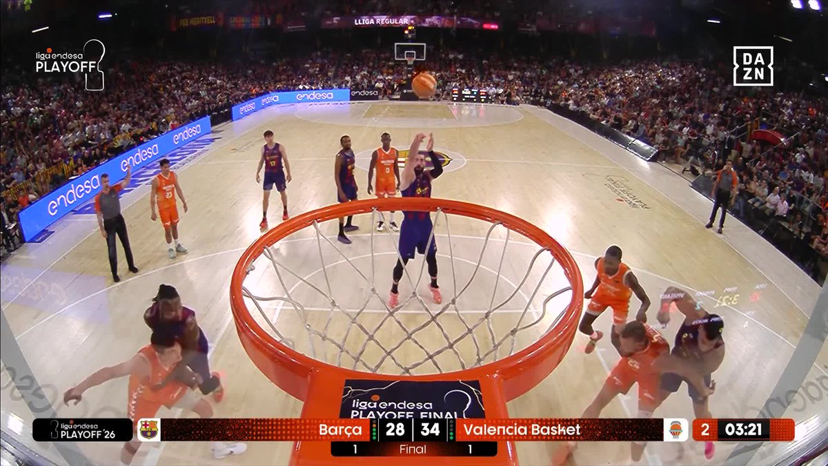 🚨📊 ACB finalinde Valencia, Barcelona deplasmanında ilk yarıyı 40-36 önde kapattı. Maçın 2. çeyreğinin son bölümünden bir kesit.🔥