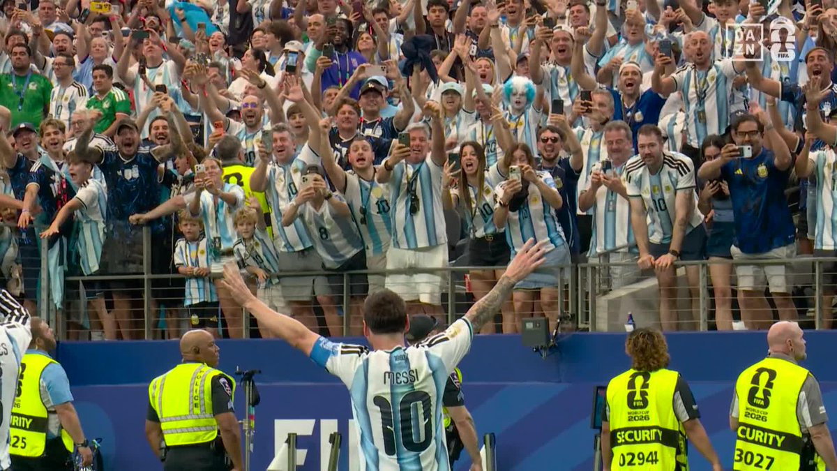 メッシが止まらない🔥🔥 今日2点目を決め、W杯歴代得点記録を18ゴールに伸ばす👏 🏆️#FIFAワールドカップ グループJ 🆚アルゼンチン×オーストリア 📱#DAZN ライブ配信中 #本気で楽しむならDAZN アクエリアス