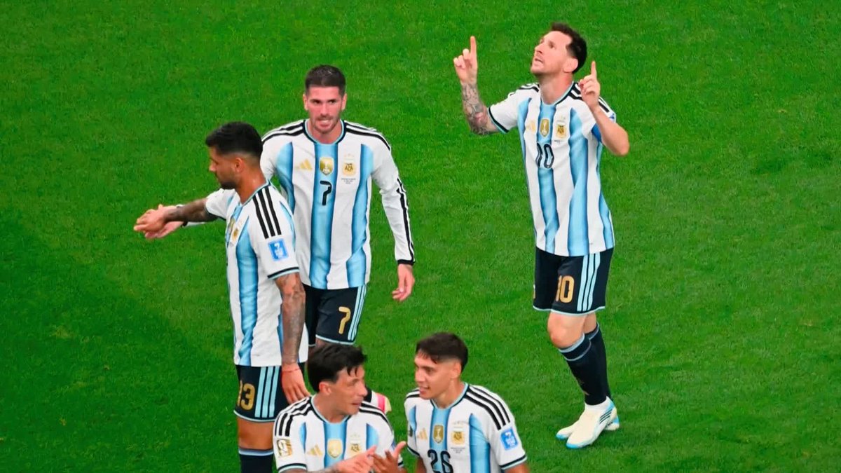 "He's got a World Cup and now this record" Kaveh Solhekol on where Lionel Messi stands in the debate with Cristiano Ronaldo after another landmark moment in his career 🌟