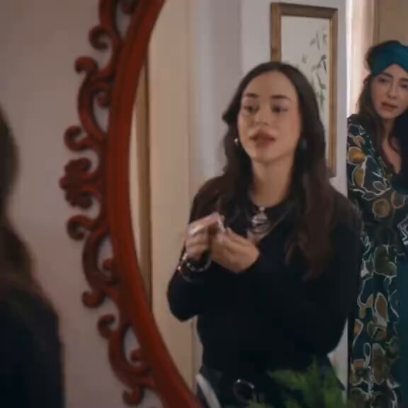 Ay bu kız ne yapmışkine sevmiyorsunuz alt tarafı sevgilisi sözleşme imzalasın diye dükkanını yaktı