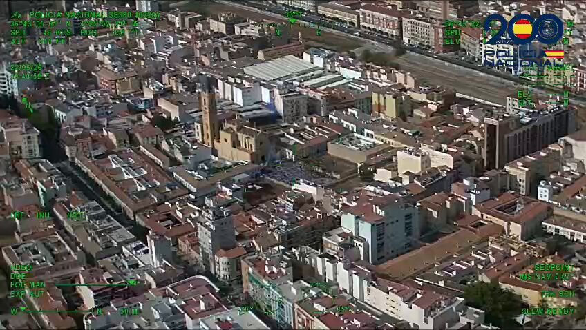 💙🤍💙Las imágenes captadas desde el helicóptero de la Policía Nacional muestran la magnitud de la celebración de ascenso del Málaga CF a Primera División, por las calles de la ciudad. 185.000 aficionados desbordan la ciudad. Más información en La Opinión Deportes
