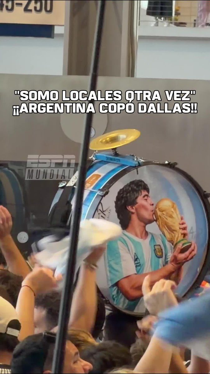ARGENTINA COPA TODO EL MUNDO: ¡¡ATENCIÓN A COMO SONÓ "SOMOS LOCALES OTRA VEZ" PARA FESTEJAR EL TRIUNFO ANTE AUSTRIA EN DALLAS!! 🇦🇷⭐ ¿La mejor hinchada del mundo? 🎬 #ESPNMundial 📺 Mirá los mejores partidos de la #FIFAWorldCup por ESPN, en el Plan Premium de #DisneyPlus