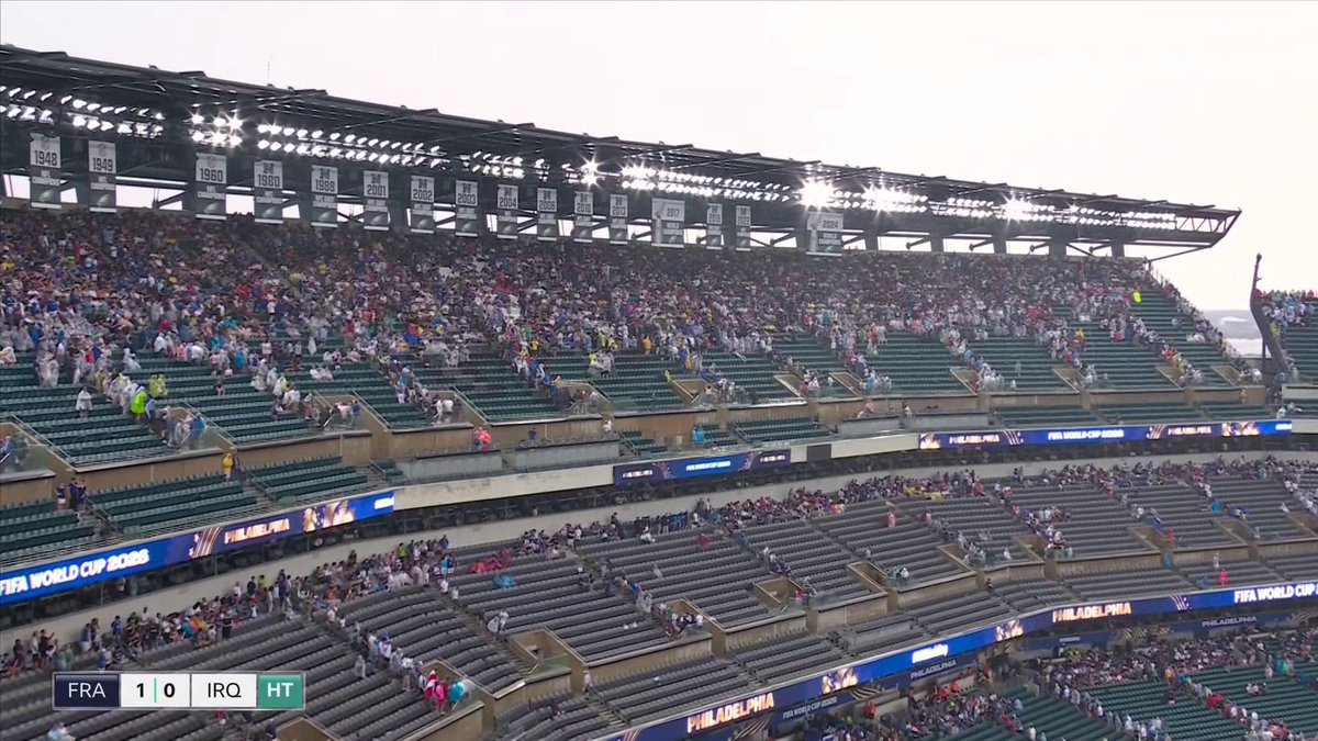 A storm in Philadelphia has brought a first weather delay of this World Cup 🌩️