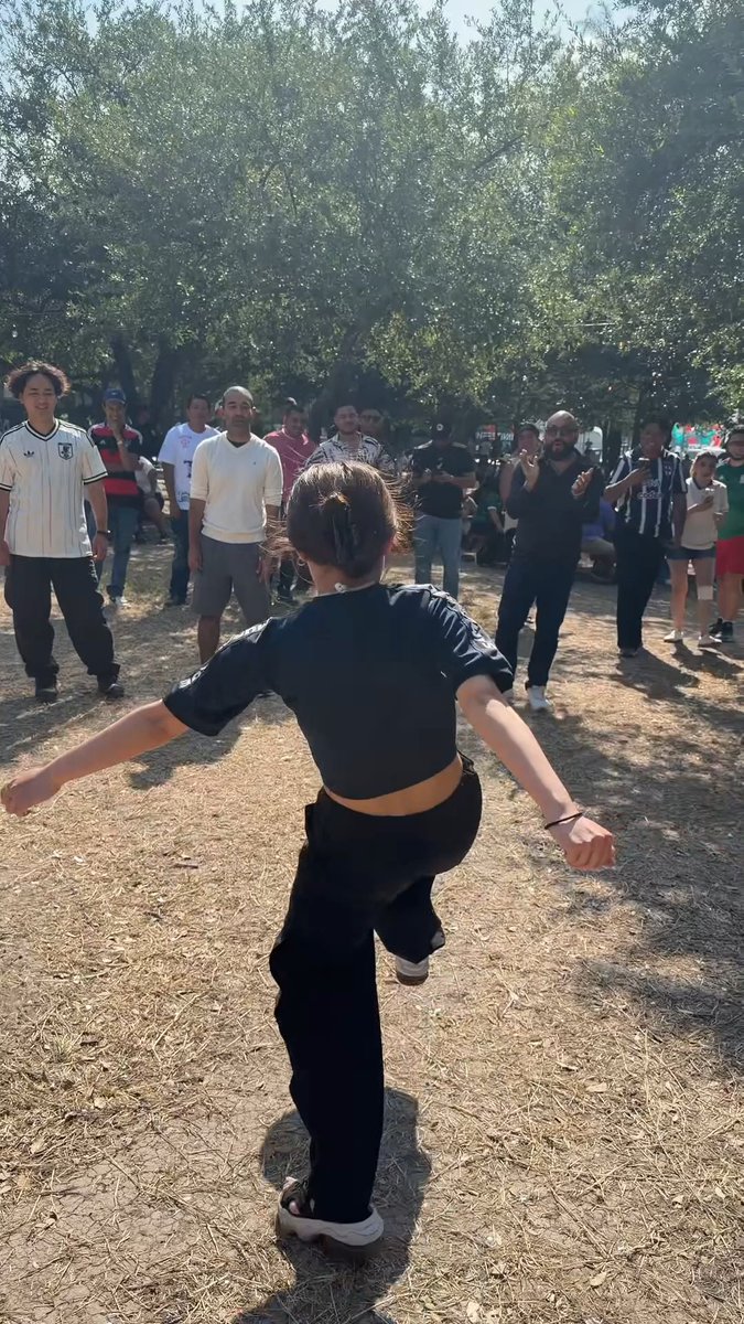 “JAPÓN, JAPÓN, JAPÓN” 🇯🇵 Los mexicanos fascinados con el exceso de calidad de la aficionada japonesa 😎 🔥