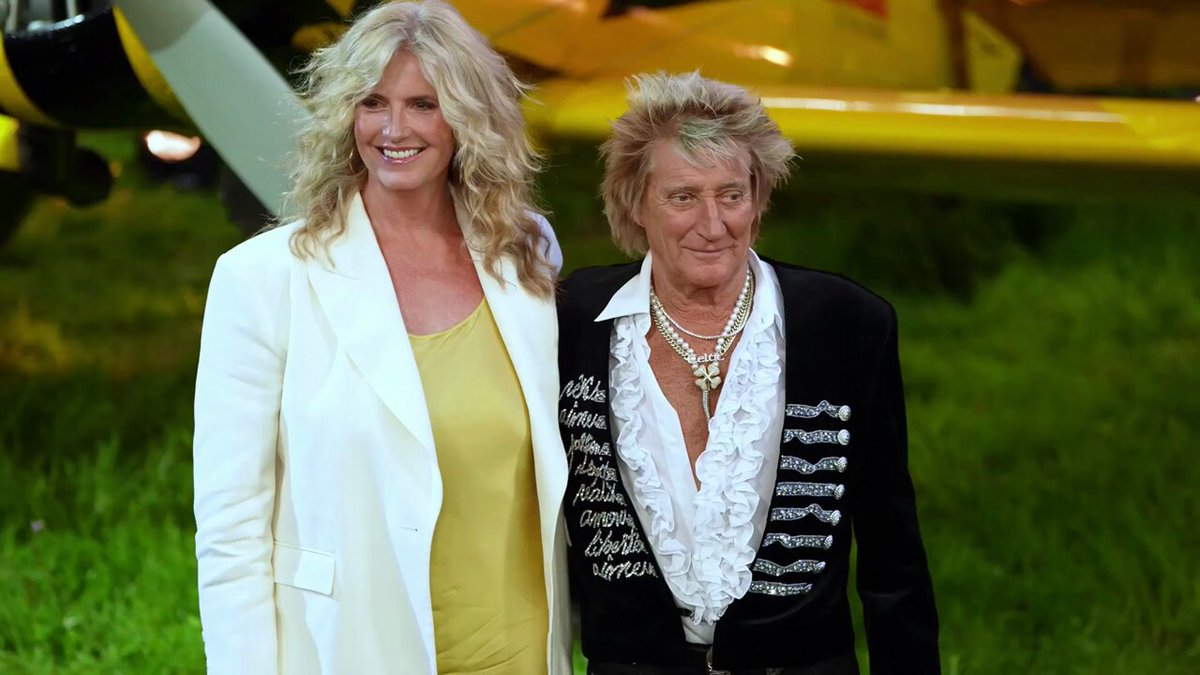 Rod Stewart resumed performing after taking some oxygen in the middle of his June 19 concert in Salt Lake City, Utah. He recently canceled two shows over a sinus infection.