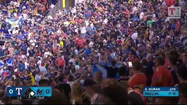 A little bagpipe action at tonight's Rangers-Marlins game 🏴󠁧󠁢󠁳󠁣󠁴󠁿 Rangers Sports Network | #MLB
