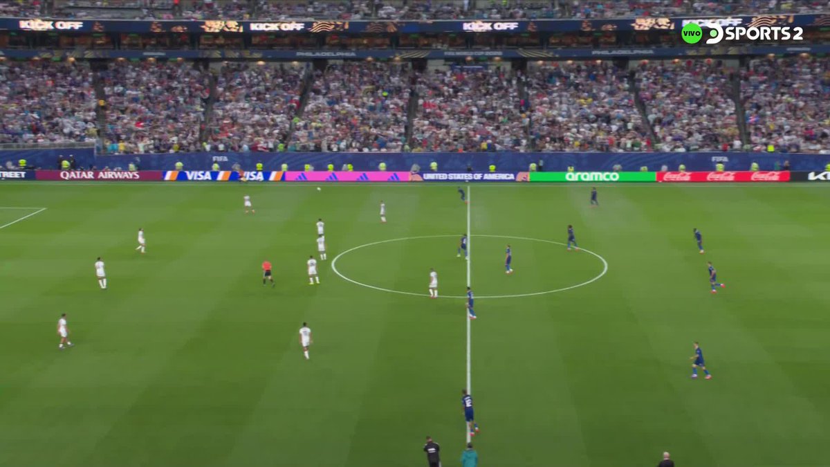 ¡VUELVE A RODAR LA PELOTA EN FILADELFIA! Se renaudó el partido entre Francia e Irak luego de la demora por la tormenta. El equipo de Deschamps gana 1-0 con un tanto de Kylian Mbappé. #MundialEnDSPORTS #FIFAWorldCup