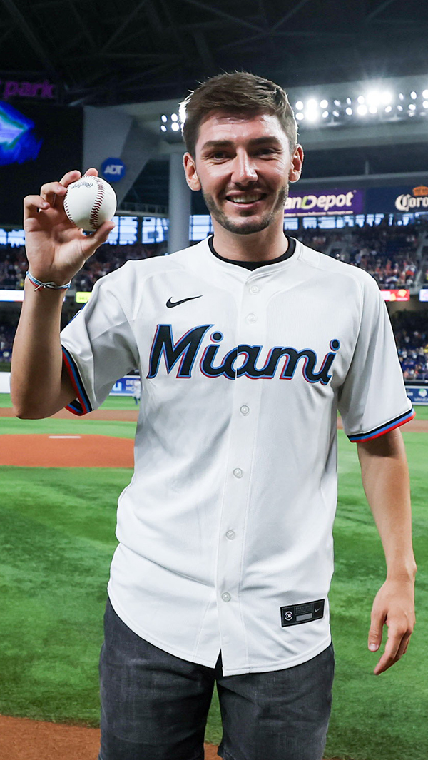 ⚾️ Oor Billy Gilmour making the honorary first throw at the Miami Miami Marlins game tonight 🙌 #FIFAWorldCup | FIFA World Cup