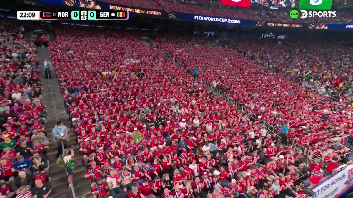 ¡YA ES UN CLÁSICO DEL #MundialEnDSPORTS! El espectacular (y singular) aliento de los hinchas noruegos en el duelo ante Senegal. #FIFAWorldCup