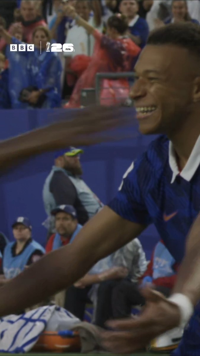 A gift for Kylian Mbappe! 🎁 Giving the ball away like this when France's talisman is about WILL result in a goal 🇫🇷 #FifaWorldCup