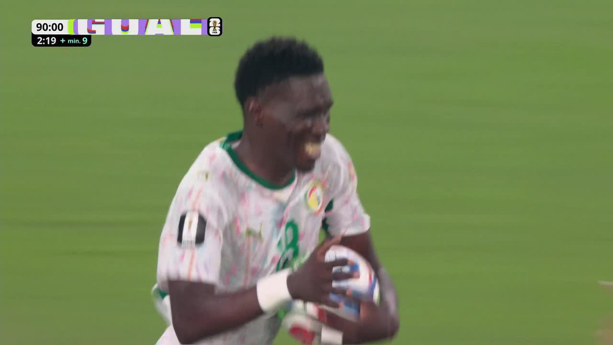 ¡¡SENEGAL VA POR LA ÉPICA!! Sarr recibió dentro del área, definió a colocar y clavó su doblete para un nuevo descuento: ¡2-3 ante Noruega sobre el final del partido! ⚽ #ESPNMundial 📺 Mirá los mejores partidos de la #FIFAWorldCup por ESPN, en el Plan Premium de #DisneyPlus