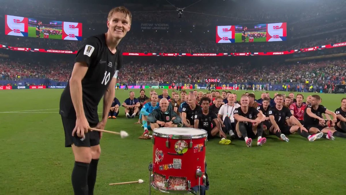 The Norway players join in the Viking row! 🇳🇴