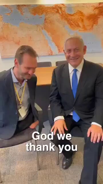 This is beautiful. 🇺🇸❤️🇮🇱 "God, I pray that You would bless Benjamin Netanyahu and continue to bless the relationship between Israel and America, the Jews and the Christians. We thank you for Israel and for Your love for this country." Amen. 🙏