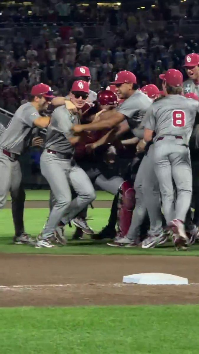THE SOONERS' DOGPILE IN OMAHA 🏆