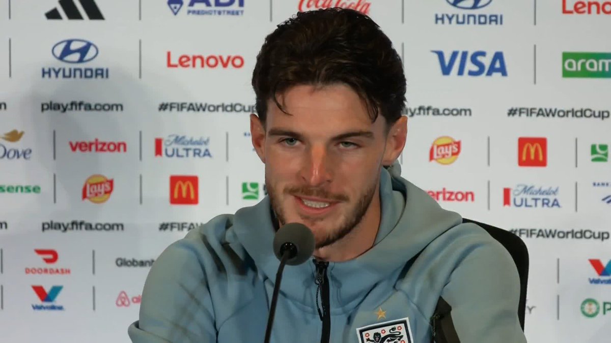 "You'll be telling the kids when you're older you got to play with Harry Kane!" Declan Rice on playing with Harry Kane for England 🤝