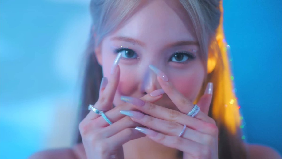 4 years ago today, Nayeon invented Kpop #herstory
