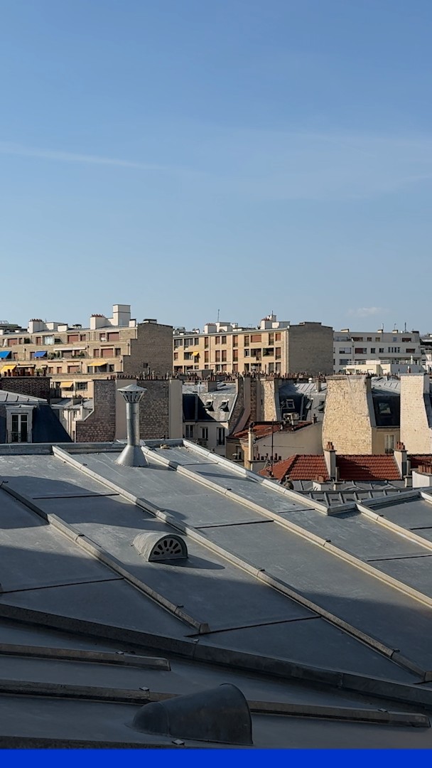 🌡️"On survit comme on peut": à Paris, sous les toits, les étudiants suffoquent avec la canicule et des appartements dépassant largement les 30°C Notre reporter Robin Bernaud est allé à leur rencontre, ce lundi, dans la capitale