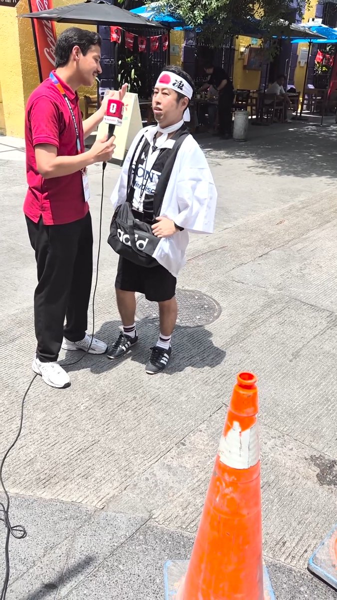 ウエストランド井口さん 海外メディアにアポなし出演🎥😲 🇲🇽モンテレイで大人気の井口さんが 気を良くしてミッションに挑戦😆 カタールの放送局の街中生中継に なんと突撃出演💥🎙 英語のトークを続けるも 痺れを切らした井口さんは 最後に日本語の同時通訳!?💬を披露💪 レポーターの方のキャラの激変ぶりにも注目です👀 皆さんからの応援コメントも大募集👂 #井口世界を獲る をつけてポストしてください📱 🏆FIFAワールドカップ2026 📺DAZNは全104試合をライブ配信 #本気で楽しむならDAZN ウエストランド井口