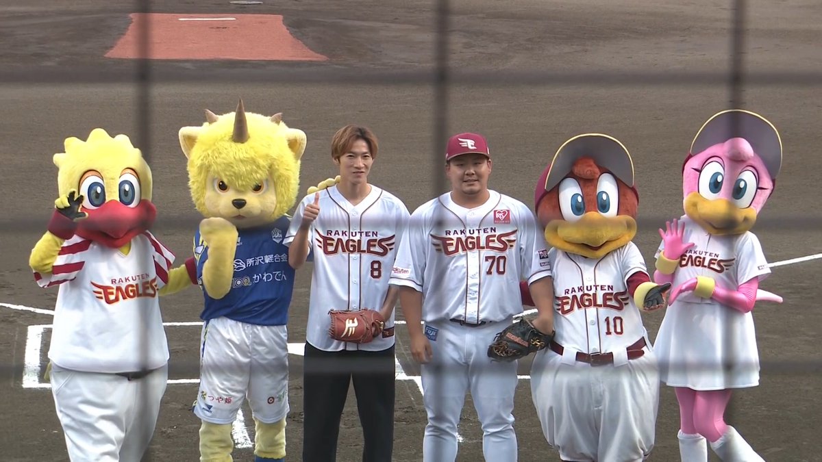 今日のセレモニアルピッチはモンテディオ山形の #土居聖真 選手⚽ キャッチャー #石原彪 選手へ向けてサッカー選手らしい力強い一球を披露👏✨ #RakutenEagles #強鷲革新