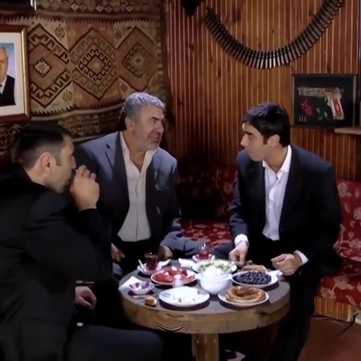 O paralara çok el değmiş, sana hiç el değmemiş dayı.