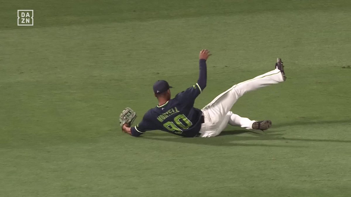 イージーに見せる身のこなし モンテル スライディングキャッチ ⚾️阪神×ヤクルト #swallows #だったらDAZN