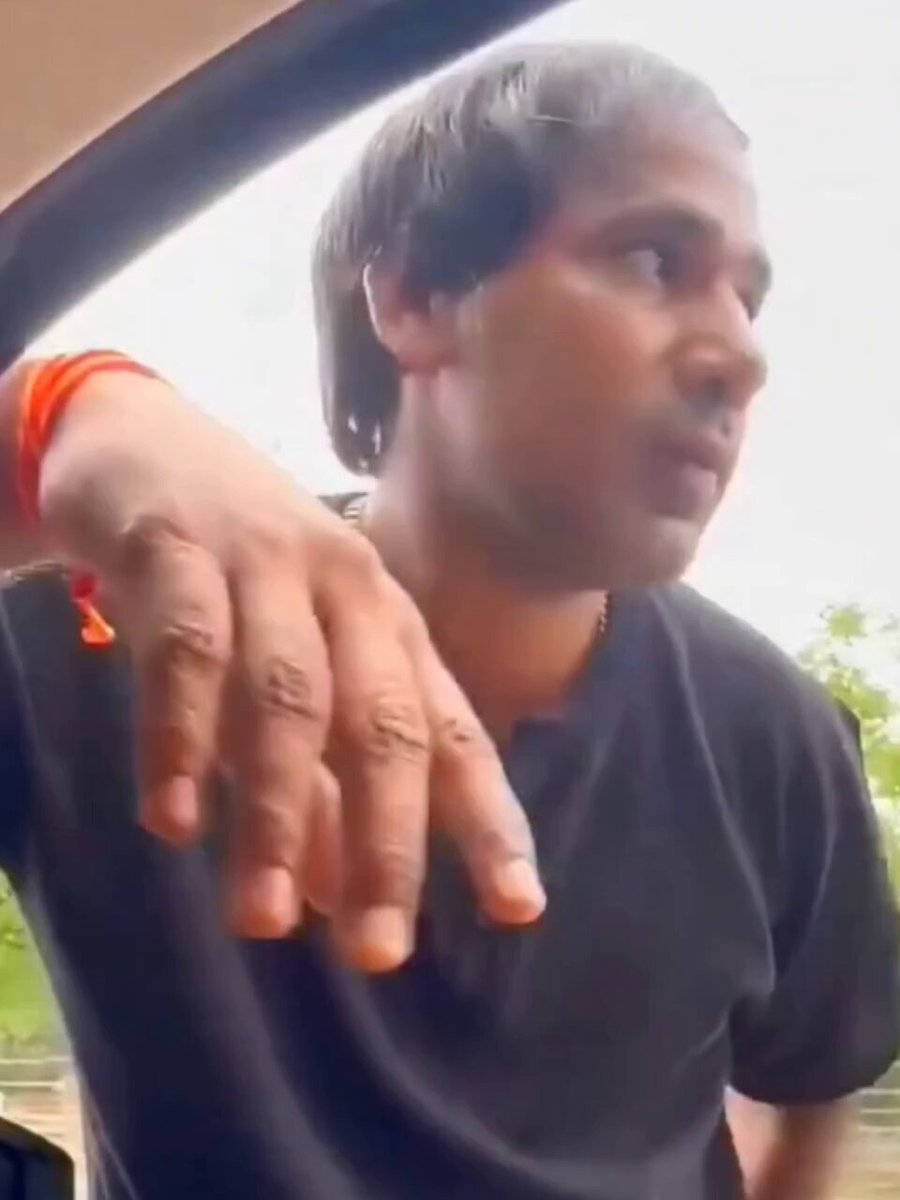 ग्रेटर नोएडा में एक तो रॉन्ग साइड गाड़ी खड़ी ऊपर से गुंडागर्दी भी!!