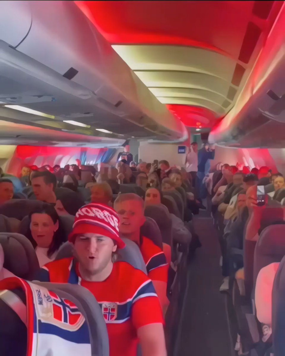 Some flights are extra memorable, thanks for sharing the viking spirit with us and congratulations on the win, Norway! 🇳🇴 💙 A big thank you to our cabin crew, Helene and Nina, for capturing these videos. #flysas