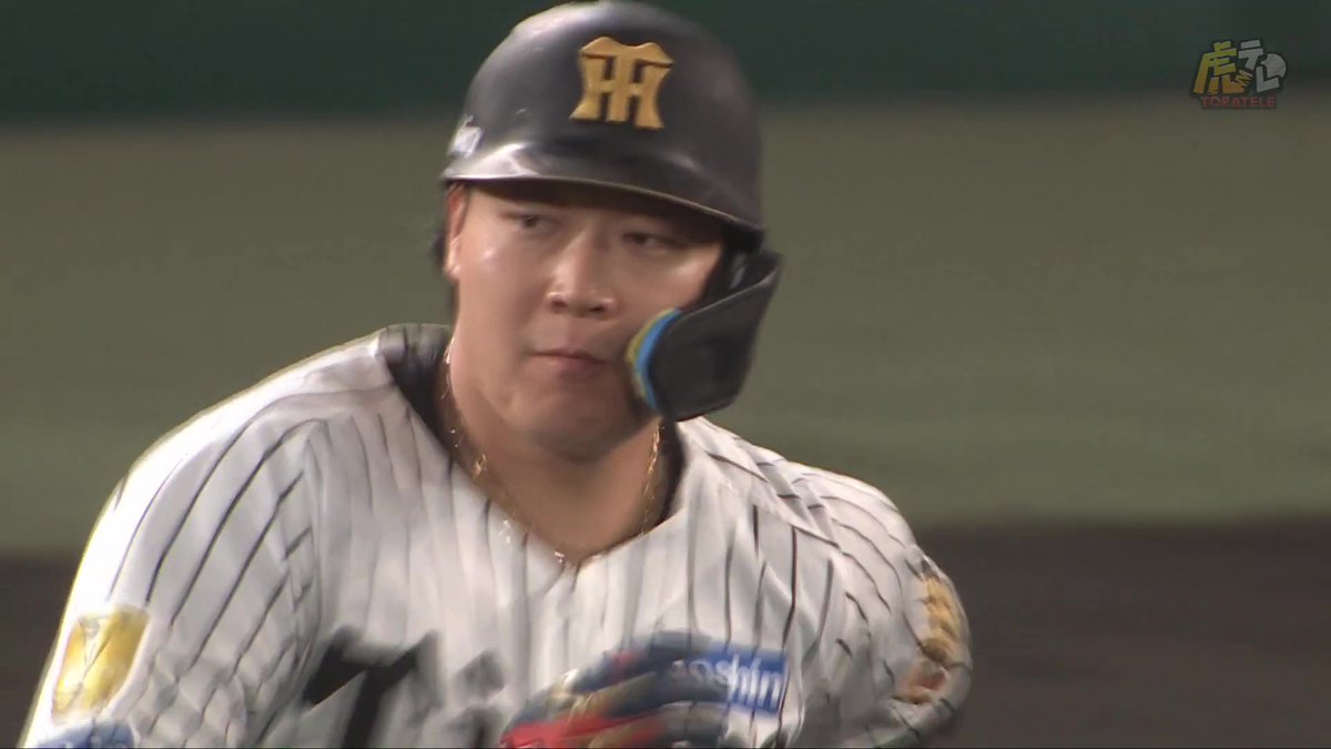8回裏、大山選手の右中間スタンドに飛び込む第11号ツーランホームランで追い上げを見せる！