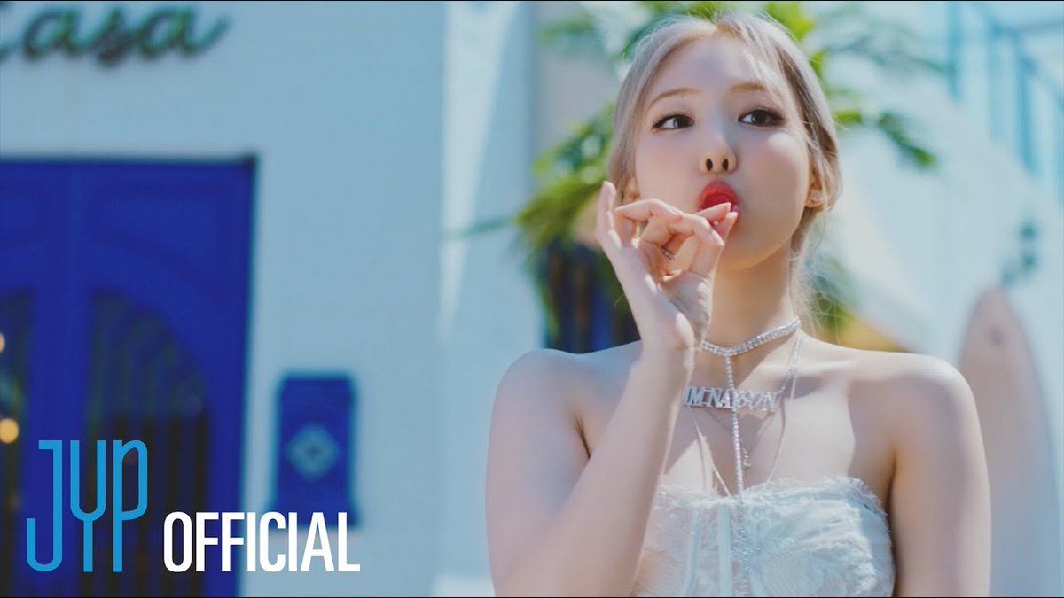 4 years ago today, NAYEON debuted as a soloist with her 1st Mini Album ‘IM NAYEON’ with title track ‘POP!’