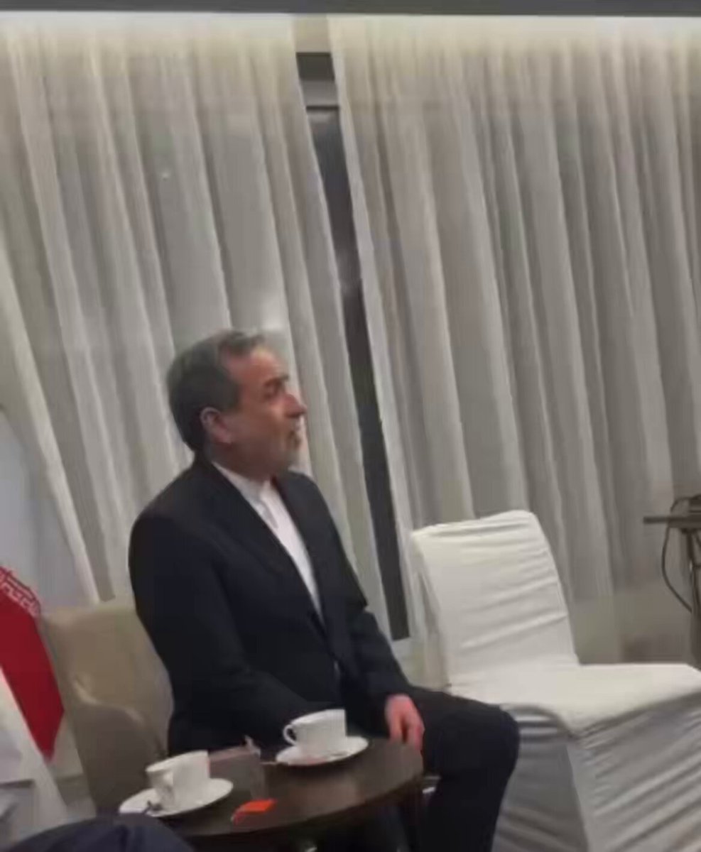 🚨🇮🇷 WATCH: The Iranian negotiating team in Switzerland watching their World Cup game against Belgium