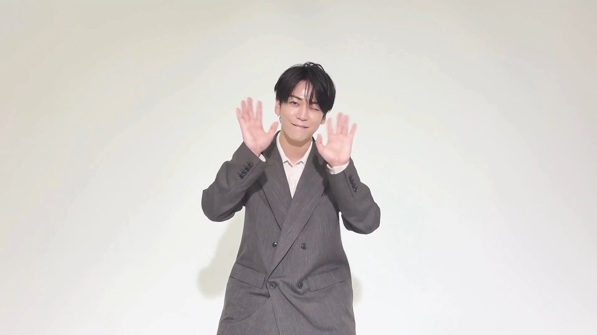 ╋━━━━━━━ 新曲「WAVE」先行配信スタートしました! ━━━━━━━╋ 儚く幻想的な世界観とともに 寄せては返す感情の“WAVE”が表現された1曲。 各種音楽配信サービスでお聴きください🎧 ▶︎ #亀梨和也_WAVE