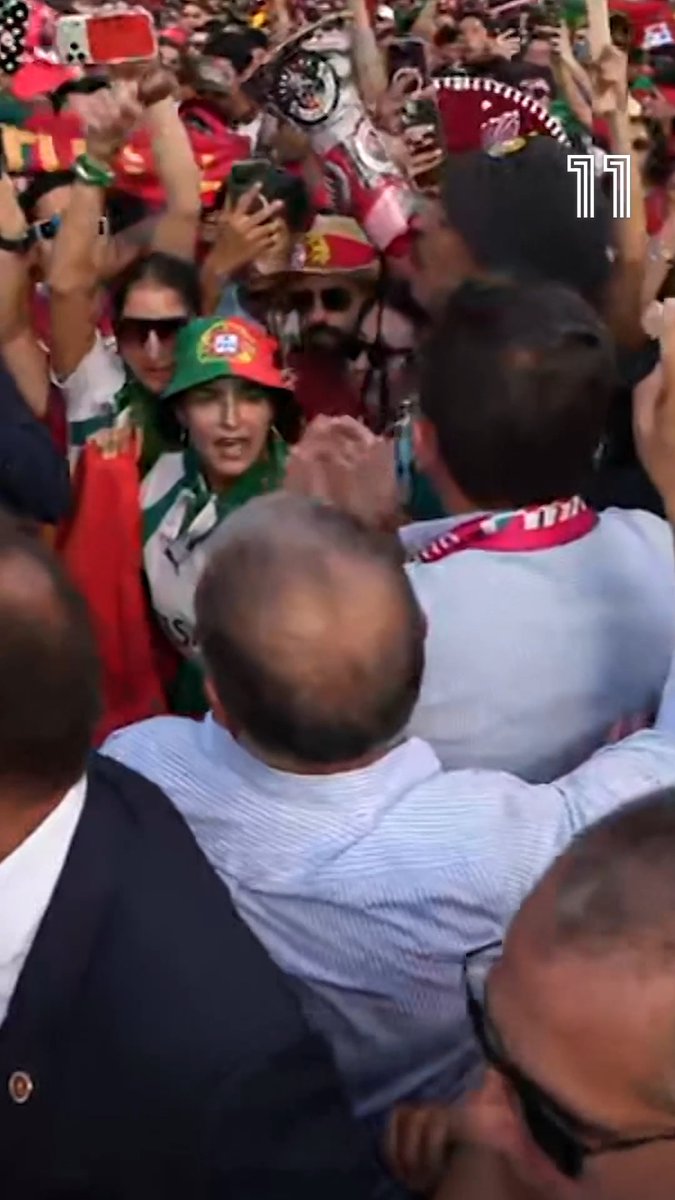 Montenegro no meio da multidão em Houston.