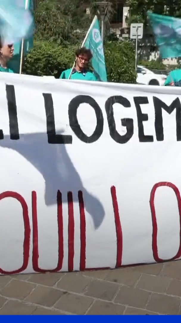Canicule: des locataires de bouilloires thermiques manifestent devant leur immeuble à Lyon