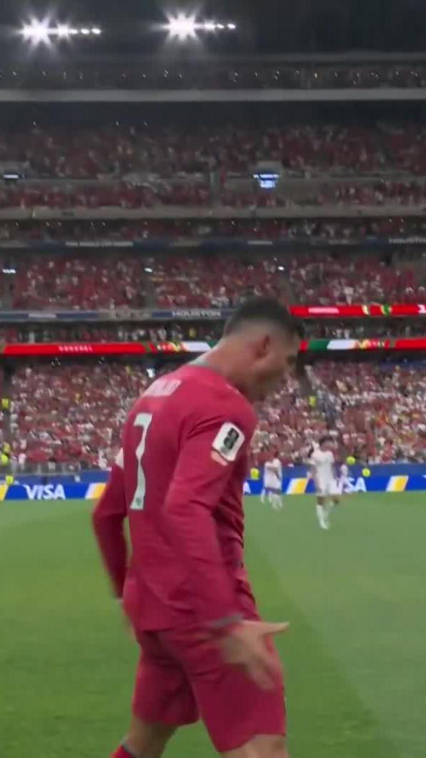 CR7 gets his moment 😤🇵🇹 He becomes the 𝐅𝐈𝐑𝐒𝐓 player to score in 𝐒𝐈𝐗 World Cups 🔢🔝 📺 Stream #FIFAWorldCup2026 on DStv:
