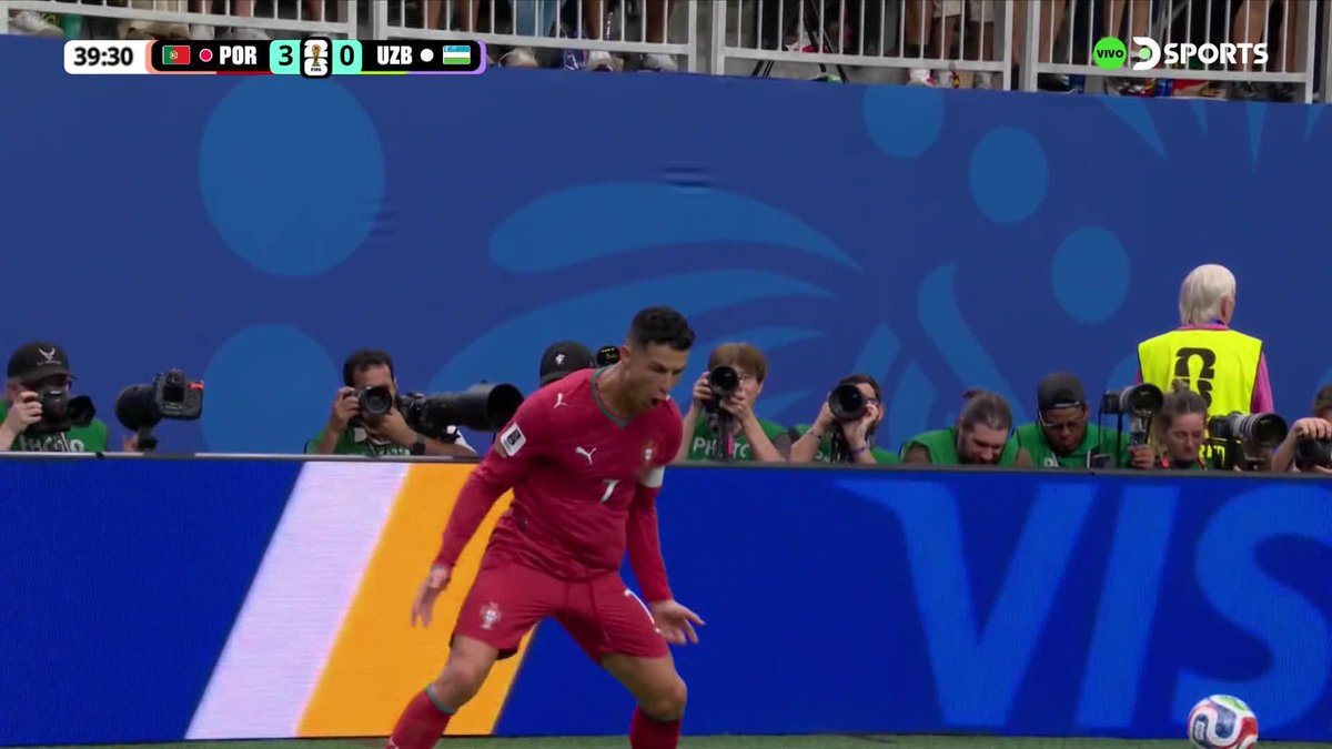 DOBLETE DE CRISTIANO RONALDO A los 38 minutos del primer tiempo, CR7 definió de derecha y marcó el 3 a 0 para Portugal ante Uzbekistán en la Copa Mundial de la FIFA 2026™