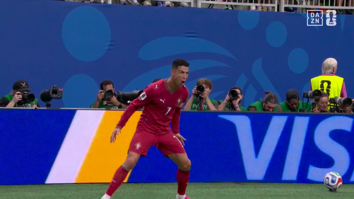 世界が憧れたCR7 全てはピッチで証明する クリスティアーノ・ロナウド今日2ゴール🇵🇹 🏆#FIFAワールドカップ グループK 🆚ポルトガル×ウズベキスタン 📱#DAZN ライブ配信中 #本気で楽しむならDAZN アクエリアス