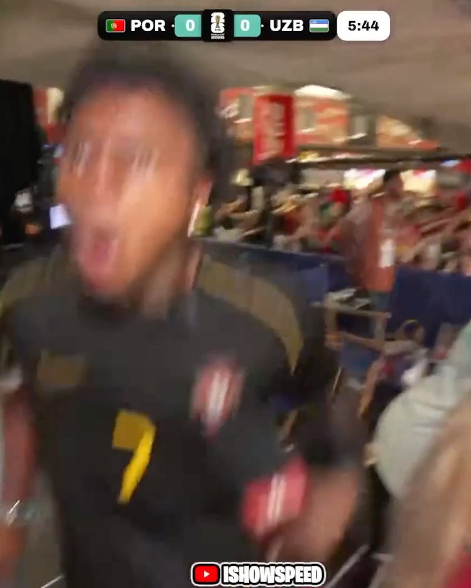 Speed casi se tira de su suite después del primer gol de Cristiano Ronaldo 😅⚽️. Vía: iShowSpeed