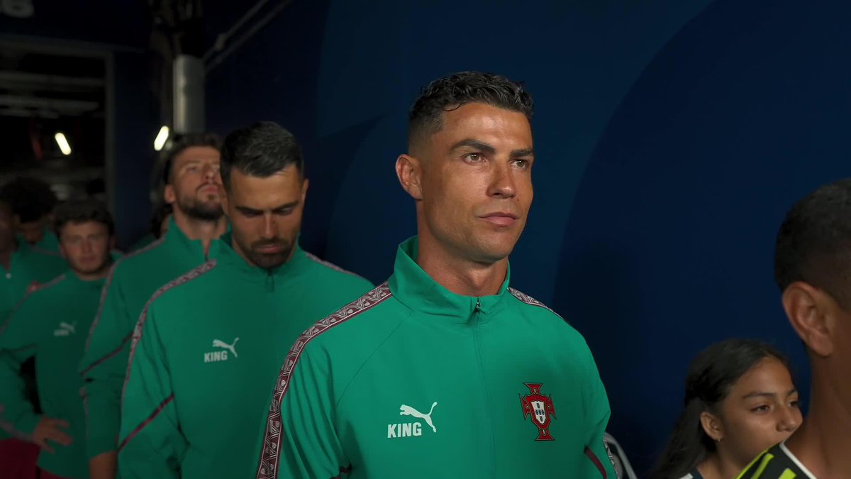 EL GRITO DE GUERRA DE CRISTIANO AL ENTRAR A LA CANCHA HOY. 😳🇵🇹