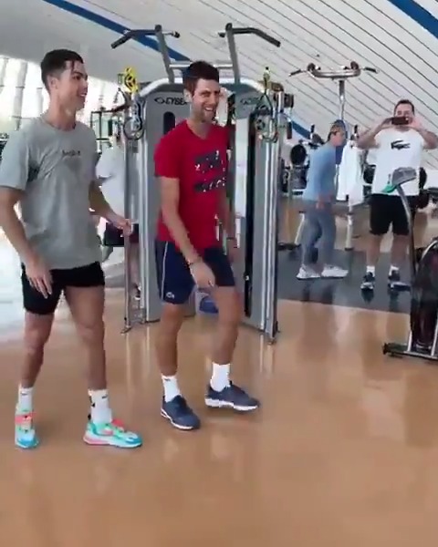 Novak Djokovic and Cristiano Ronaldo training and having fun together. Nothing but respect between two legends. 🫡 🇷🇸 🇵🇹