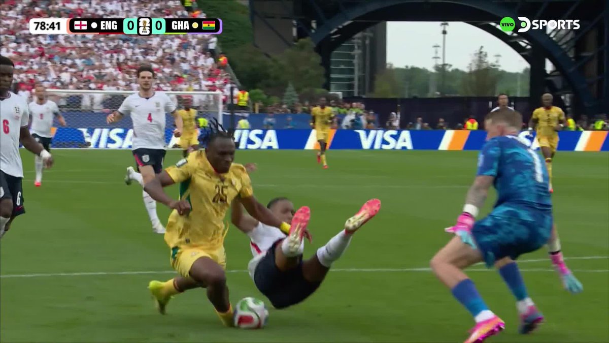 NO SE PUEDE CREER LO QUE ERRÓ GHANA Adu quedó mano a mano con Pickford y se perdió el 1-0 ante Inglaterra. #MundialEnDSPORTS #FIFAWorldCup