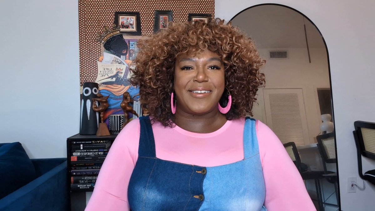 Beyoncé gave fans a rare glimpse into a family moment, the #BETAwards countdown is ON, and we're honoring a music industry legend. 👏🏾 We're talking family, legacy, and culture in today's #BETNews. Head to for more. #BET