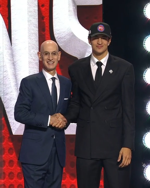 Karim López hace historia: es el primer jugador nacido en México en ser seleccionado en la primera ronda del draft de la NBA. 🇲🇽 🏀