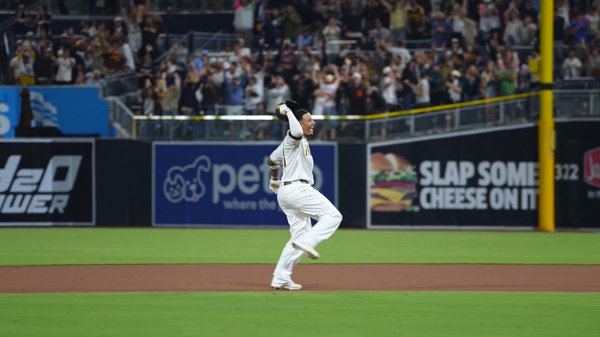Manny Machado's 10th career walk-off hit 🤩