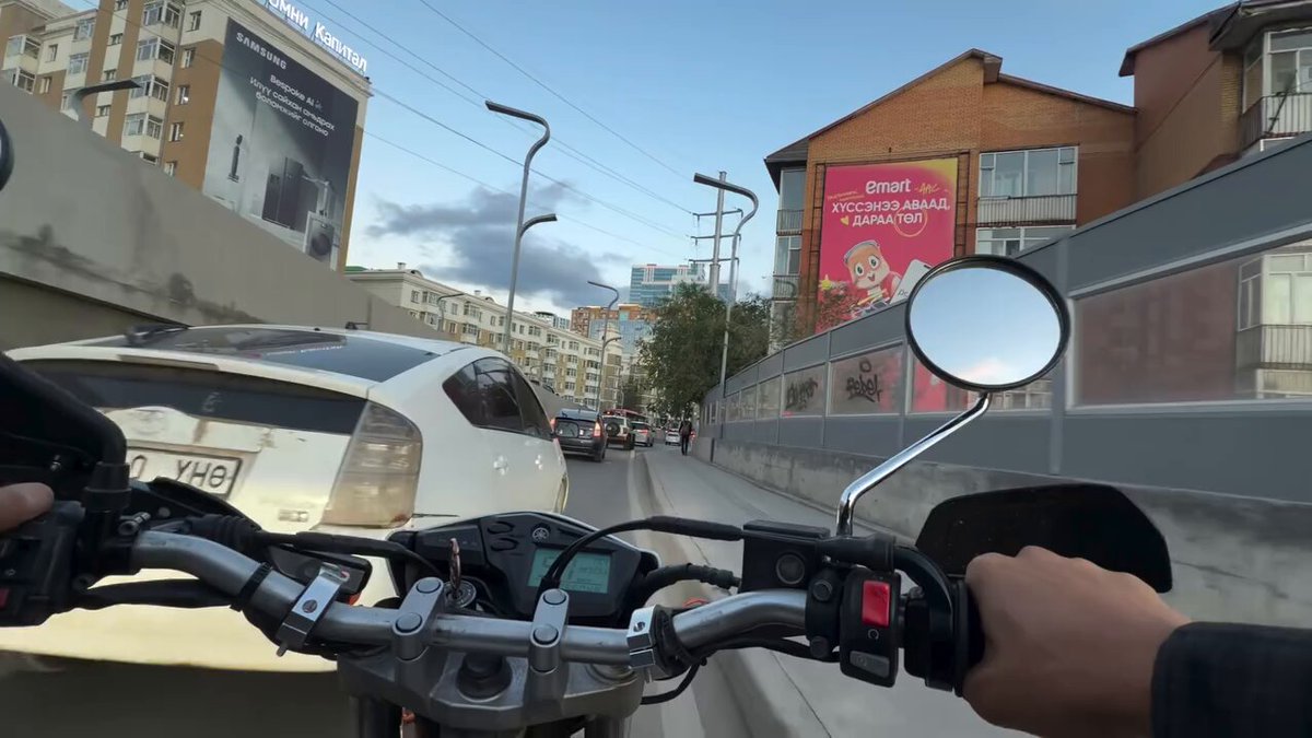 Жолооч нар яасан муухай бүдүүлэг юм бэ!!! Түрхэн зуурын уураа тэвчиж чадахгүй нэгнээ алж хядах нь байна шд. Ягд бид нар ийм аймар ууртай стресстэй бдым бол🫤